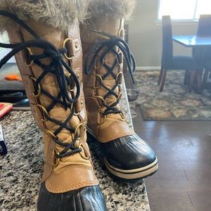 Sorel size 8 snow boots